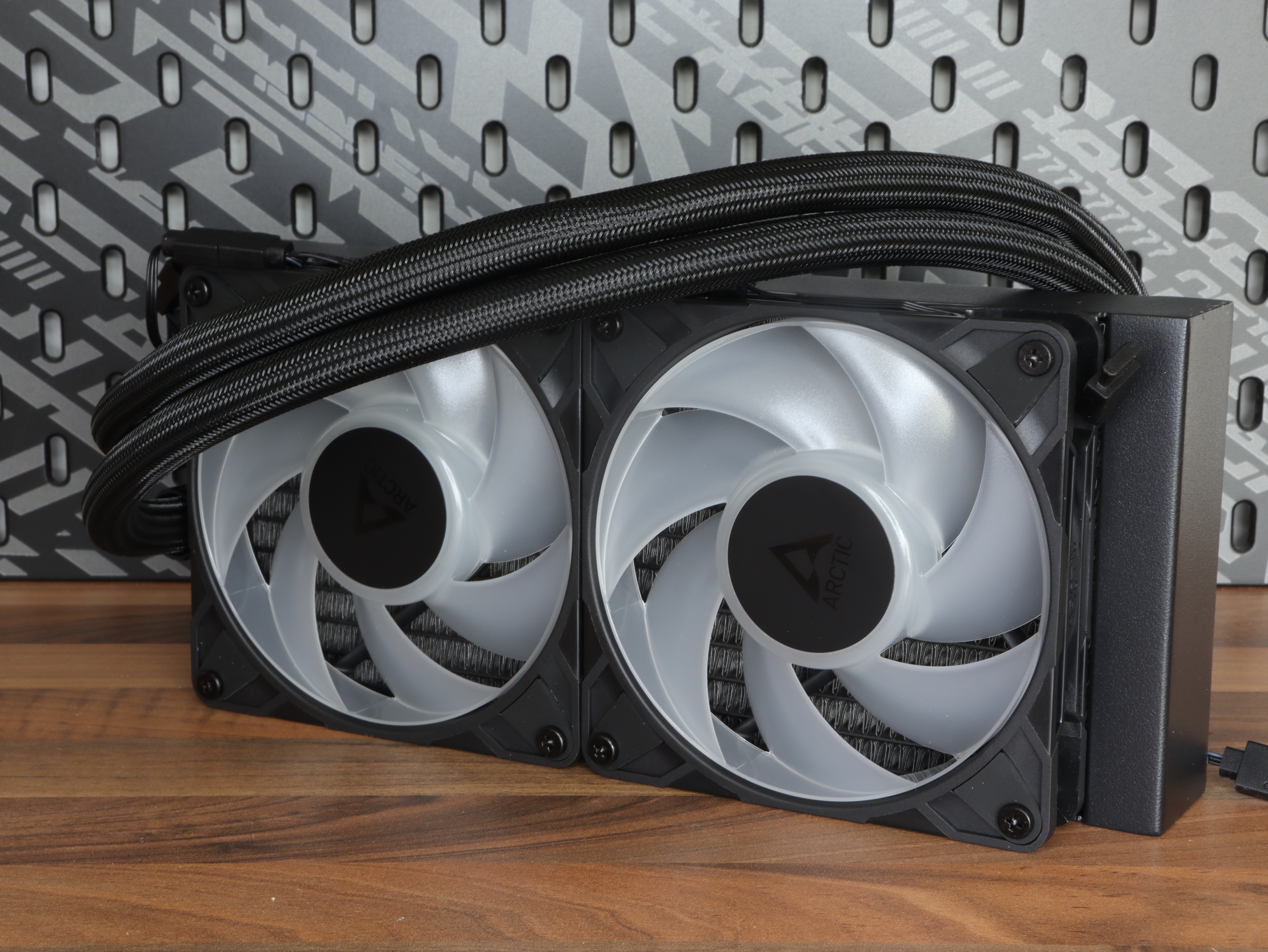 Water cooling Liquid Freezer III Arctic 240 Pro all-in-one A-RGB cooler.JPG